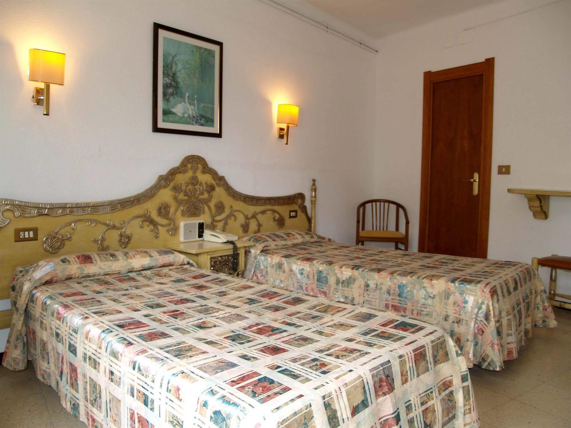 Hotel Hostal Del Sol Sant Feliu de Guíxols Kültér fotó