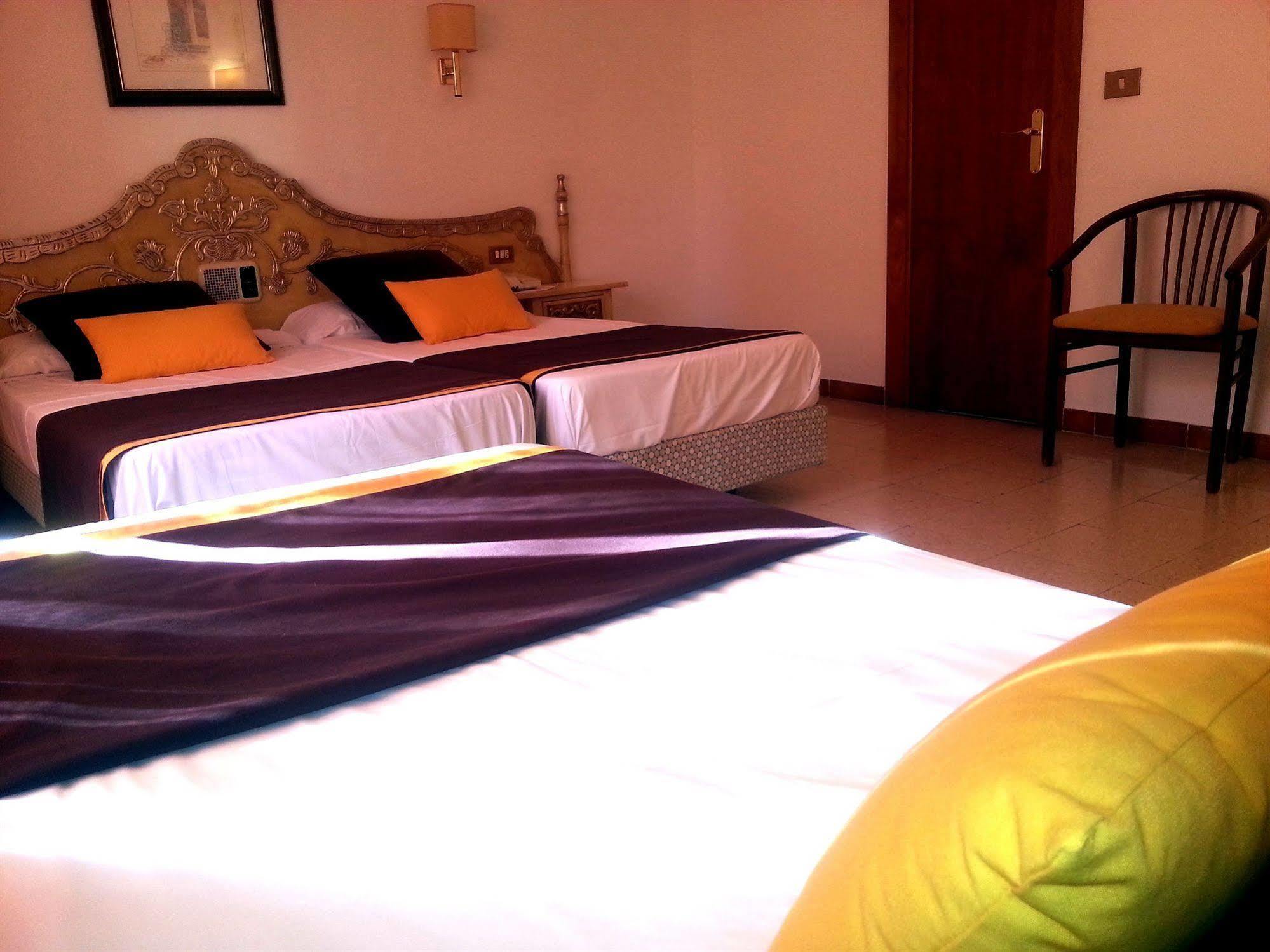 Hotel Hostal Del Sol Sant Feliu de Guíxols Kültér fotó
