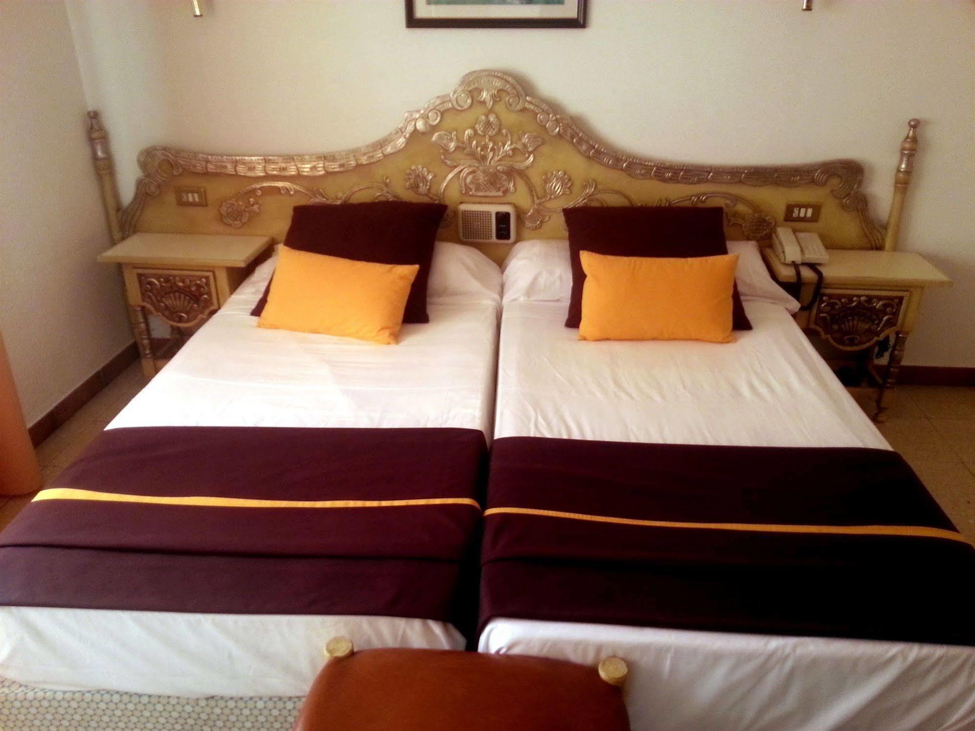 Hotel Hostal Del Sol Sant Feliu de Guíxols Kültér fotó