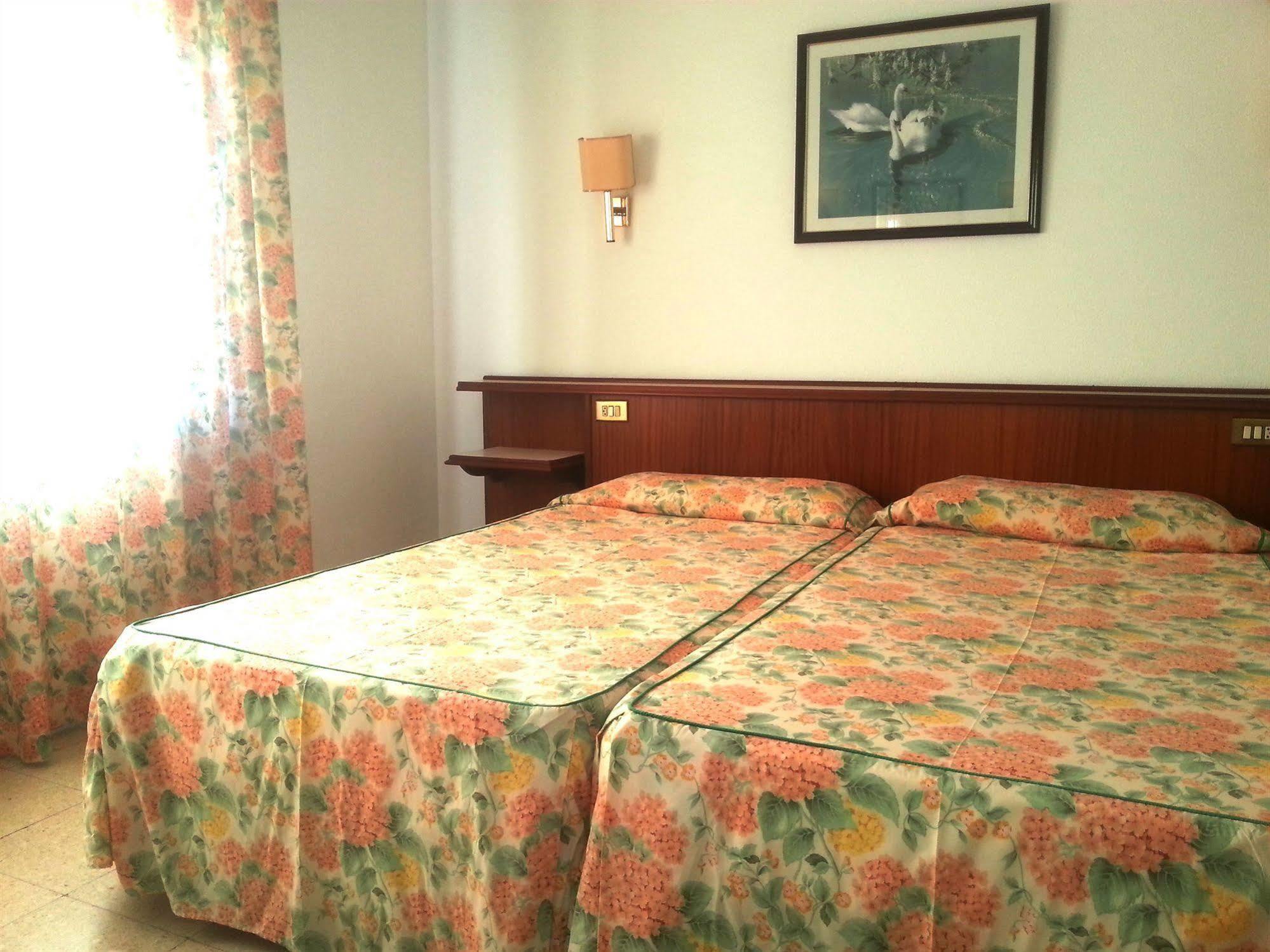 Hotel Hostal Del Sol Sant Feliu de Guíxols Kültér fotó