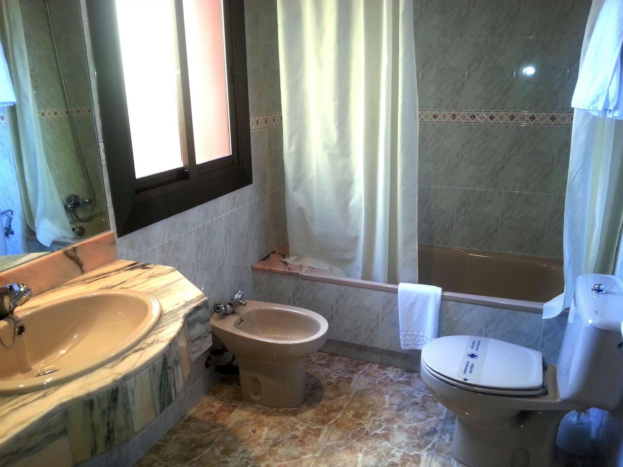 Hotel Hostal Del Sol Sant Feliu de Guíxols Kültér fotó