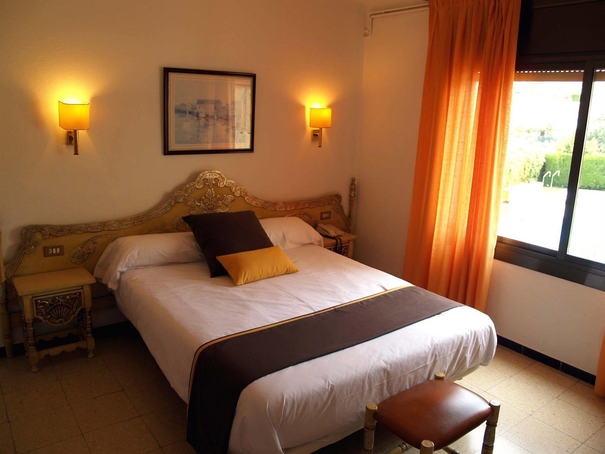 Hotel Hostal Del Sol Sant Feliu de Guíxols Kültér fotó